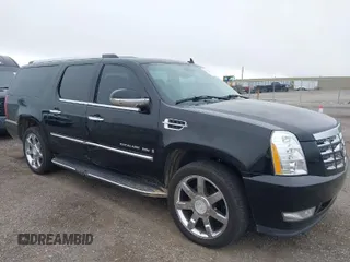 2007 Cadillac Escalade ESV with VIN 1GYFK66867R249147, listed as a IAAI auction lot 41633942 with 167,184 mi miles. Bid and sale history available at carsss.com. Image 1.