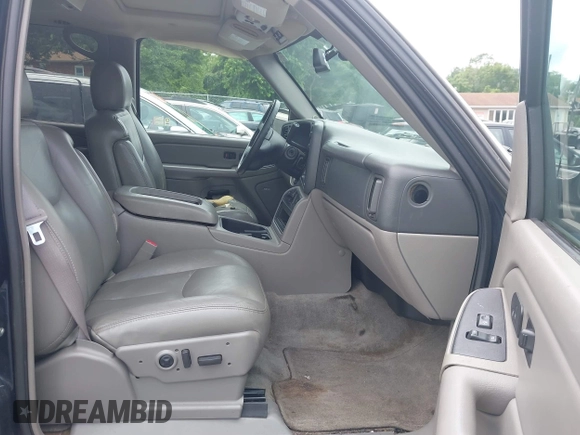 2005 Chevrolet Tahoe LT with VIN 1GNEK13T15J169979, listed as a IAAI auction lot 42718037 with 241,404 mi miles and . Bid and sale history available at DreamBid. Image 5.