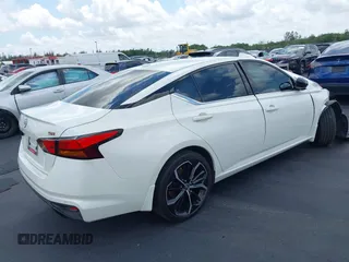 2024 Nissan Altima SR z VIN 1N4BL4CVXRN427304, wystawiony jako IAAI lot #42194928 z przebiegiem 10 679 mil mil oraz . Historia ofert i sprzedaży dostępna na DreamBid. Obrazek 4.