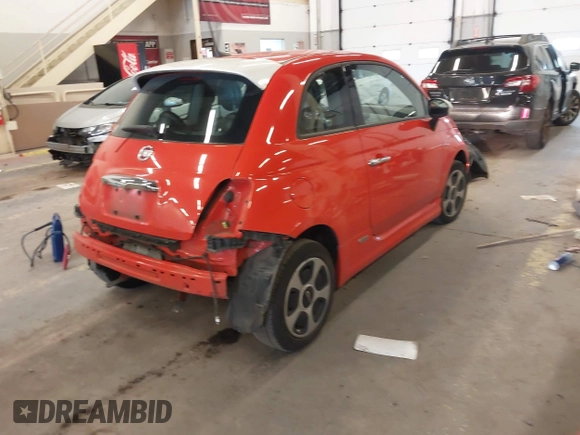 2018 FIAT 500e z VIN 3C3CFFGE4JT377259, wystawiony jako IAAI lot #41940039 z przebiegiem 61 053 mil mil oraz . Historia ofert i sprzedaży dostępna na DreamBid. Obrazek 4.