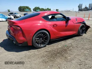 2020 Toyota Supra 3.0 z VIN WZ1DB4C09LW020555, wystawiony jako Copart lot #65440913 z przebiegiem Nie podano mil oraz . Historia ofert i sprzedaży dostępna na DreamBid. Obrazek 3.