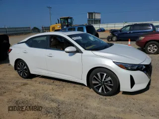 2024 Nissan Sentra SV z VIN 3N1AB8CVXRY319206, wystawiony jako Copart lot #61831025 z przebiegiem 6 966 mil mil oraz Szkoda całkowita • Salvage title. Historia ofert i sprzedaży dostępna na DreamBid. Obrazek 4.
