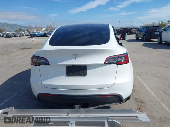 2022 Tesla Model Y Long Range with VIN 7SAYGDEE0NF340822, listed as a IAAI auction lot 41881224 with Not Provided miles and . Bid and sale history available at DreamBid. Image 17.