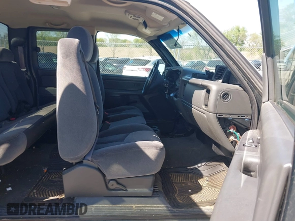 2005 GMC Sierra 1500 with VIN 1GTEK19BX5E341135, listed as a IAAI auction lot 42220266 with 172,451 mi miles and . Bid and sale history available at DreamBid. Image 5.