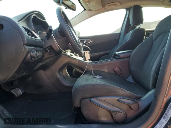 2015 Chrysler 200 Limited z VIN 1C3CCCAB0FN626301, wystawiony jako Copart lot #75720014 z przebiegiem 184 248 mil mil oraz Szkoda całkowita • Salvage title. Historia ofert i sprzedaży dostępna na DreamBid. Obrazek 7.