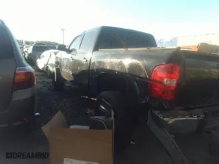 2007 Chevrolet Silverado 1500 LT w/1LT with VIN 2GCEC13C471705066, listed as a IAAI auction lot 41291924 with 289,656 mi miles. Bid and sale history available at carsss.com. Image 3.