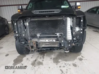 2017 GMC Sierra 2500HD Denali z VIN 1GT12UEY8HF222623, wystawiony jako IAAI lot #41985737 z przebiegiem 133 683 mil mil oraz . Historia ofert i sprzedaży dostępna na DreamBid. Obrazek 6.