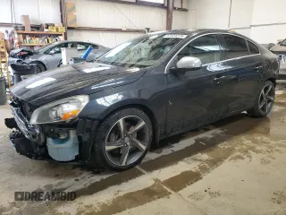 2012 Volvo S60 T6 z VIN YV1902FH9C2102416, wystawiony jako Copart lot #57523275 z przebiegiem 92 711 mil mil oraz Szkoda całkowita • Salvage title. Historia ofert i sprzedaży dostępna na DreamBid. Obrazek 1.