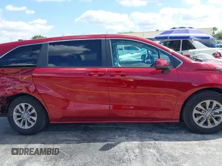 2024 Toyota Sienna LE with VIN 5TDKRKEC4RS188352, listed as a IAAI auction lot 42002909 with 28,307 mi miles. Bid and sale history available at carsss.com. Image 13.