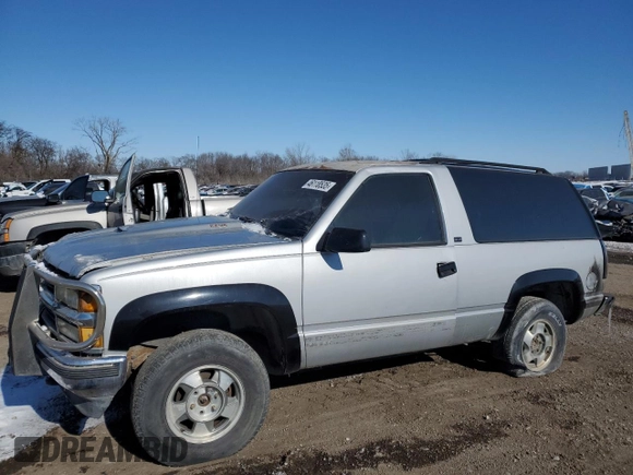 1993 GMC Yukon with VIN 1GKEK18K3PJ741909, listed as a Copart auction lot 46118535 with 241,936 mi miles and Clean Title. Bid and sale history available at carsss.com. Image 1.