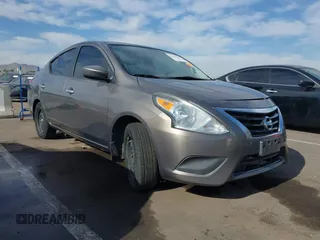 2016 Nissan Versa SV z VIN 3N1CN7AP1GL869323, wystawiony jako IAAI lot #42322860 z przebiegiem 159 657 mil mil oraz . Historia ofert i sprzedaży dostępna na DreamBid. Obrazek 1.