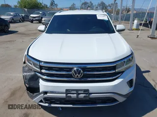 2020 Volkswagen Atlas with VIN 1V2YC2CA4LC205011, listed as a IAAI auction lot 42233807 with 39,084 mi miles and . Bid and sale history available at DreamBid. Image 12.