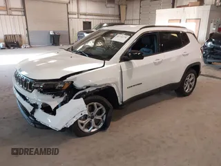 2025 Jeep Compass Latitude with VIN 3C4NJDBNXST535796, listed as a IAAI auction lot 41776776 with 1,037 mi miles and . Bid and sale history available at DreamBid. Image 17.