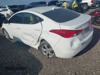2013 Hyundai Elantra GLS z VIN 5NPDH4AE2DH324863, wystawiony jako IAAI lot #42177395 z przebiegiem 140 197 mil mil oraz . Historia ofert i sprzedaży dostępna na DreamBid. Obrazek 3.