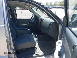 2005 Dodge Dakota SLT z VIN 1D7HW48N45S321002, wystawiony jako IAAI lot #42240338 z przebiegiem 214 983 mil mil oraz . Historia ofert i sprzedaży dostępna na DreamBid. Obrazek 5.
