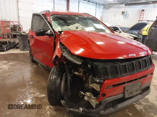 2018 Jeep Compass Latitude z VIN 3C4NJDBB0JT191044, wystawiony jako IAAI lot #41395206 z przebiegiem 68 784 mil mil oraz . Historia ofert i sprzedaży dostępna na DreamBid. Obrazek 6.