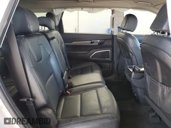 2021 Kia Telluride LX z VIN 5XYP24HC5MG193678, wystawiony jako Copart lot #46151325 z przebiegiem 21 501 mil mil oraz Czysty tytuł • Clean title. Historia ofert i sprzedaży dostępna na DreamBid. Obrazek 11.