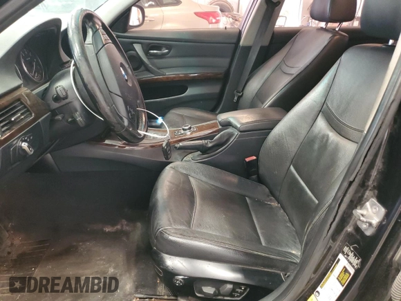 2011 BMW 3 Series 328i xDrive z VIN WBAPK7C59BF087113, wystawiony jako Copart lot #59184715 z przebiegiem Nie podano mil oraz Czysty tytuł • Clean title. Historia ofert i sprzedaży dostępna na DreamBid. Obrazek 7.