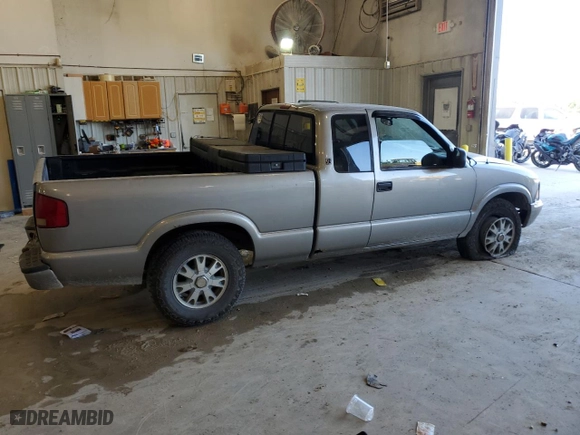 2003 GMC Sonoma SLS with VIN 1GTDT19X038102919, listed as a Copart auction lot 63662154 with 0 mi miles and Salvage Title. Bid and sale history available at carsss.com. Image 3.