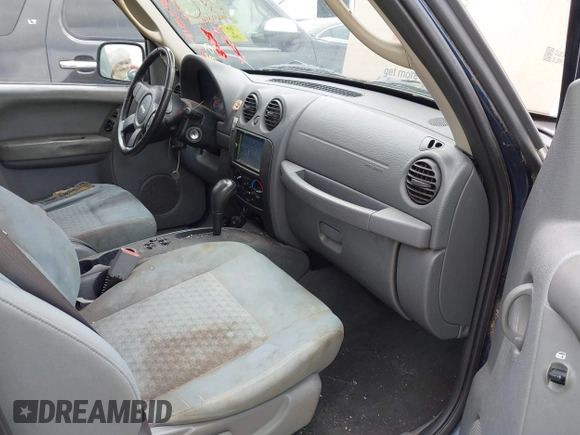 2005 Jeep Liberty Sport with VIN 1J4GK48K05W500812, listed as a IAAI auction lot 41832180 with 138,254 mi miles. Bid and sale history available at carsss.com. Image 5.