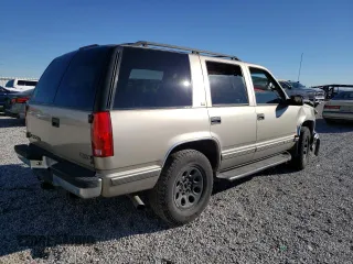 1998 GMC Yukon with VIN 1GKEK13R1WR508227, listed as a Copart auction lot 88325315 with 238,085 mi miles and Salvage Title. Bid and sale history available at carsss.com. Image 3.