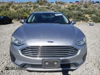 2020 Ford Fusion SE z VIN 3FA6P0LU3LR267311, wystawiony jako Copart lot #56350115 z przebiegiem 53 359 mil mil oraz Szkoda całkowita • Salvage title. Historia ofert i sprzedaży dostępna na DreamBid. Obrazek 5.