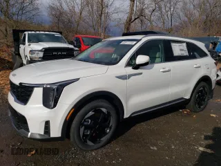 2025 Kia Sorento Hybrid EX with VIN KNDRHDJG0S5315017, listed as a Copart auction lot 83977724 with 13 mi miles and Salvage Title. Bid and sale history available at carsss.com. Image 1.