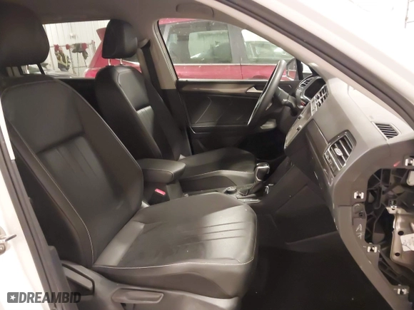 2022 Volkswagen Tiguan SE with VIN 3VV2B7AX4NM077645, listed as a IAAI auction lot 41441603 with 31,782 mi miles. Bid and sale history available at carsss.com. Image 5.