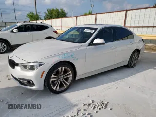 2018 BMW 3 Series 330i z VIN WBA8B9G56JNU98452, wystawiony jako Copart lot #58428105 z przebiegiem 83 570 mil mil oraz Szkoda całkowita • Salvage title. Historia ofert i sprzedaży dostępna na DreamBid. Obrazek 1.