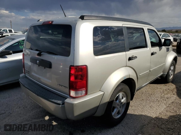 2009 Dodge Nitro SE z VIN 1D8GT28K29W504908, wystawiony jako Copart lot #75272154 z przebiegiem 156 571 mil mil oraz Szkoda całkowita • Salvage title. Historia ofert i sprzedaży dostępna na DreamBid. Obrazek 3.