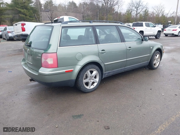 2002 Volkswagen Passat GLX with VIN WVWYH63BX2E208839, listed as a IAAI auction lot 42018138 with 192,648 mi miles. Bid and sale history available at carsss.com. Image 4.