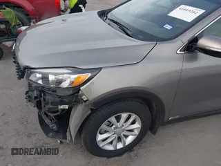2018 Kia Sorento LX with VIN 5XYPGDA31JG426849, listed as a IAAI auction lot 41019262 with 102,366 mi miles. Bid and sale history available at carsss.com. Image 19.