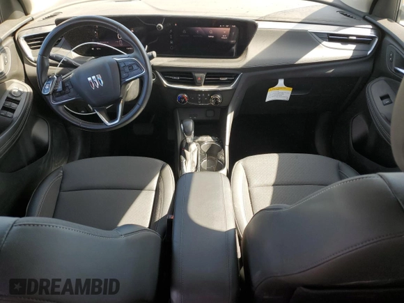 2024 Buick Encore GX Preferred z VIN KL4AMBS24RB079784, wystawiony jako Copart lot #61020865 z przebiegiem 13 290 mil mil oraz Czysty tytuł • Clean title. Historia ofert i sprzedaży dostępna na DreamBid. Obrazek 8.