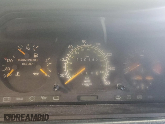 1992 Mercedes-Benz 300 with VIN WDBEA26D0NB615523, listed as a Copart auction lot 44381835 with 170,142 mi miles and Clean Title. Bid and sale history available at DreamBid. Image 9.