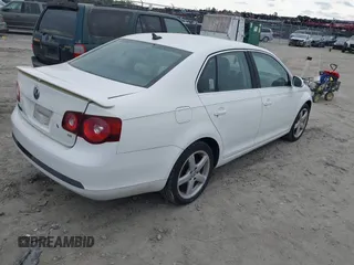 2009 Volkswagen Jetta Sedan SE with VIN 3VWRM71K99M068342, listed as a IAAI auction lot 41876215 with 161,633 mi miles. Bid and sale history available at carsss.com. Image 4.