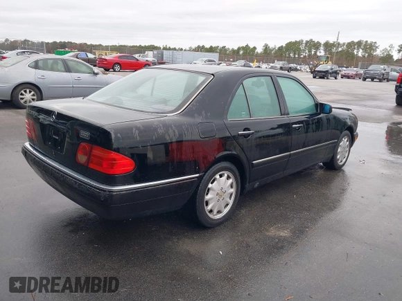 1996 Mercedes-Benz E-Class with VIN WDBJF55F0TJ007170, listed as a IAAI auction lot 41147514 with 122,044 mi miles. Bid and sale history available at carsss.com. Image 4.