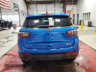 2021 Jeep Compass Latitude z VIN 3C4NJDBB0MT539879, wystawiony jako Copart lot #57964125 z przebiegiem 43 246 mil mil oraz Szkoda całkowita • Salvage title. Historia ofert i sprzedaży dostępna na DreamBid. Obrazek 6.