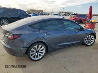 2020 Tesla Model 3 Standard Range Plus z VIN 5YJ3E1EA6LF662676, wystawiony jako Copart lot #47021855 z przebiegiem 58 834 mil mil oraz Czysty tytuł • Clean title. Historia ofert i sprzedaży dostępna na DreamBid. Obrazek 3.
