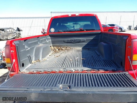2001 Chevrolet Silverado 1500 LS with VIN 2GCEC19V011162458, listed as a IAAI auction lot 41731501 with 194,931 mi miles. Bid and sale history available at carsss.com. Image 16.