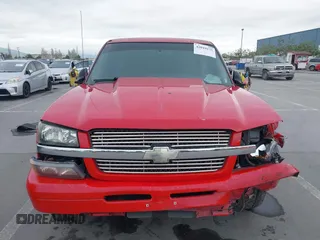 2004 Chevrolet Silverado 1500 Work Truck with VIN 2GCEC19T441162305, listed as a IAAI auction lot 42044275 with 154,971 mi miles. Bid and sale history available at carsss.com. Image 13.