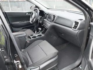2017 Kia Sportage LX z VIN KNDPMCAC0H7131963, wystawiony jako IAAI lot #41872442 z przebiegiem 90 778 mil mil oraz . Historia ofert i sprzedaży dostępna na DreamBid. Obrazek 5.