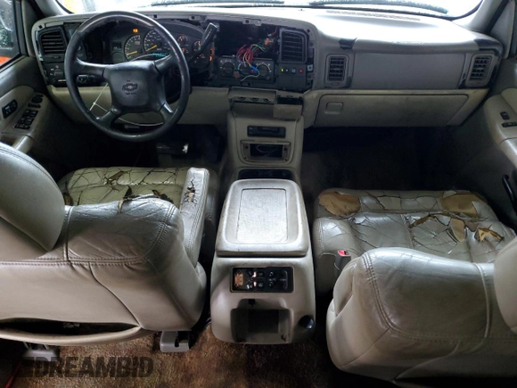 2001 Chevrolet Suburban LS with VIN 3GNEC16T01G210929, listed as a Copart auction lot 72276304 with 317,653 mi miles and Salvage Title. Bid and sale history available at carsss.com. Image 8.