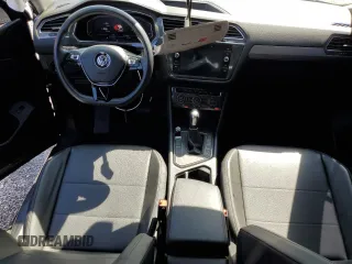 2020 Volkswagen Tiguan SE z VIN 3VV3B7AX8LM102502, wystawiony jako Copart lot #52428635 z przebiegiem 50 778 mil mil oraz Szkody całkowita. Historia ofert i sprzedaży dostępna na DreamBid. Obrazek 8.