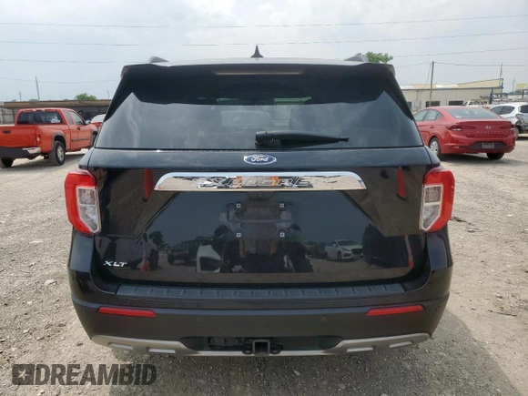 2022 Ford Explorer XLT z VIN 1FMSK7DH3NGA35931, wystawiony jako Copart lot #56413905 z przebiegiem 55 647 mil mil oraz Czysty tytuł • Clean title. Historia ofert i sprzedaży dostępna na DreamBid. Obrazek 6.