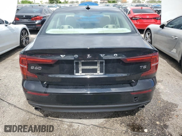2019 Volvo S60 Momentum with VIN 7JR102FK8KG007329, listed as a Copart auction lot 61924484 with 68,526 mi miles and Non Repairable. Bid and sale history available at carsss.com. Image 6.