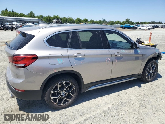 2022 BMW X1 xDrive28i z VIN WBXJG9C0XN5V40453, wystawiony jako Copart lot #56698705 z przebiegiem 31 091 mil mil oraz Szkoda całkowita • Salvage title. Historia ofert i sprzedaży dostępna na DreamBid. Obrazek 3.