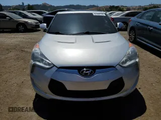 2013 Hyundai Veloster w/Gray Int z VIN KMHTC6AD9DU138719, wystawiony jako Copart lot #57494735 z przebiegiem 149 255 mil mil oraz Szkoda całkowita • Salvage title. Historia ofert i sprzedaży dostępna na DreamBid. Obrazek 5.