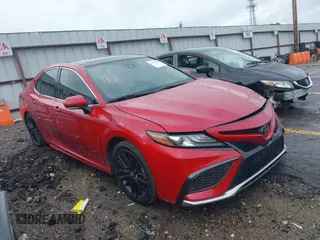 2021 Toyota Camry XSE z VIN 4T1K61AK1MU426769, wystawiony jako IAAI lot #42212024 z przebiegiem 88 548 mil mil oraz . Historia ofert i sprzedaży dostępna na DreamBid. Obrazek 1.
