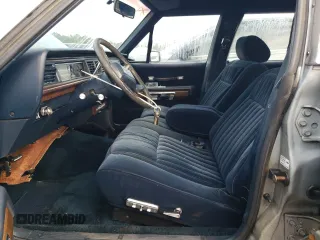 1989 Ford Crown Victoria z VIN 2FABP74F2KX141884, wystawiony jako Copart lot #74934494 z przebiegiem 84 761 mil mil oraz Szkoda całkowita • Salvage title. Historia ofert i sprzedaży dostępna na DreamBid. Obrazek 7.