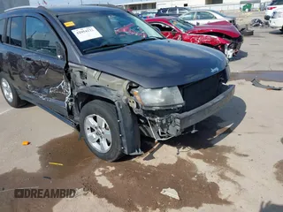 2016 Jeep Compass Latitude z VIN 1C4NJCEA2GD665636, wystawiony jako IAAI lot #42054222 z przebiegiem 155 071 mil mil oraz . Historia ofert i sprzedaży dostępna na DreamBid. Obrazek 18.